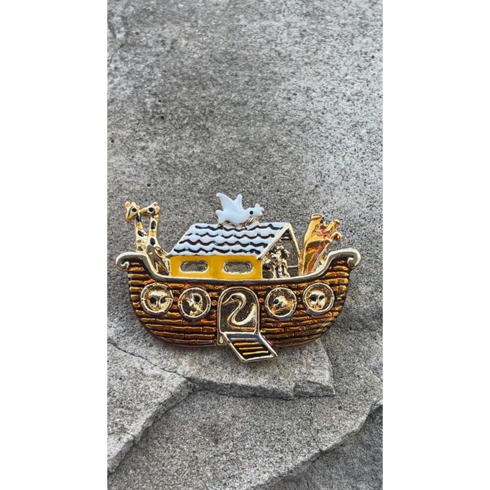 Vintage Gold Tone Noah's Ark Brooch Pin